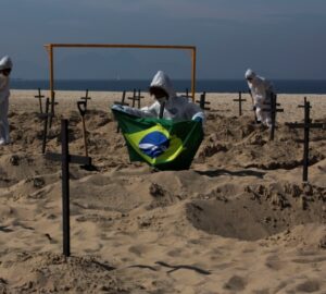 Protesto contra mortes por covid-19 em Copacabana, Rio de Janeiro