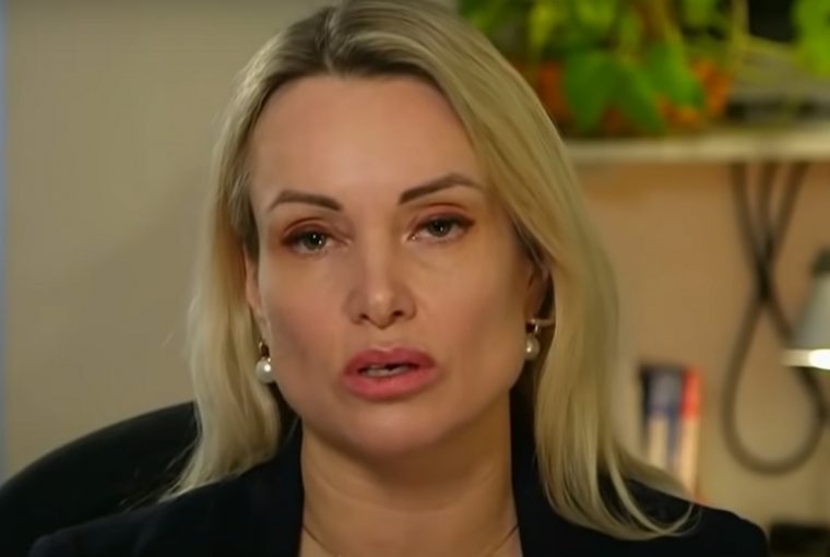Marina Ovsyannikova, jornalista da Rússia que protestou contra a guerra na TV estatal