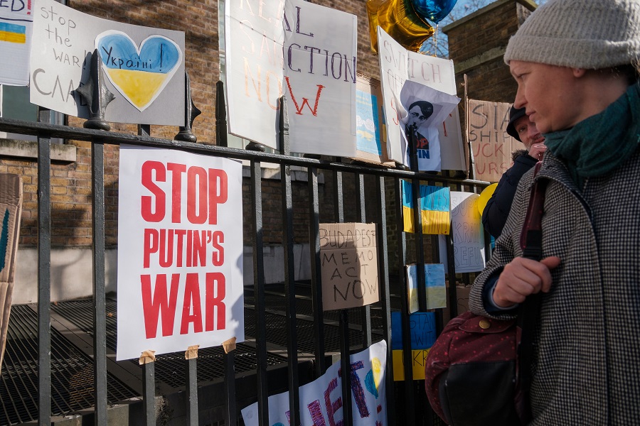 Protesto em Londres contra guerra entre Rússia e Ucrânia (Foto: Ehimetalor Akhere Unuabona/Unsplash)
