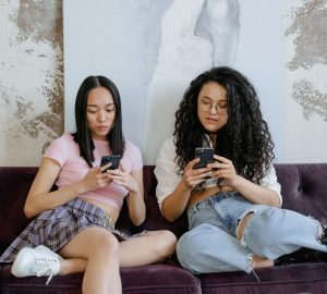Adolescentes, redes sociais, Instagram, TikTok, smartphone