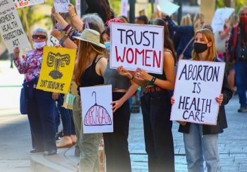 aborto nos EUA, protesto, Estados Unidos, cartazes