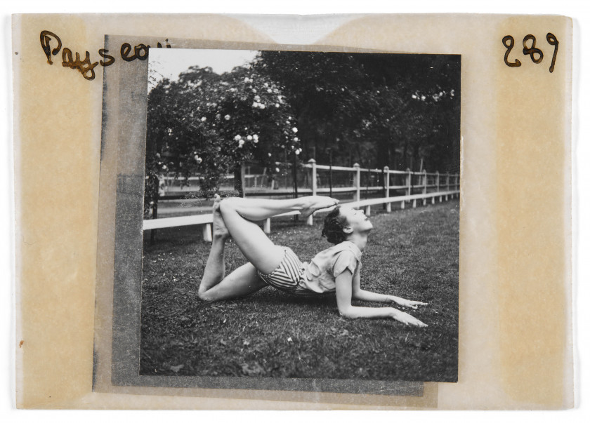 Fotografia para reportagem sobre ginástica para a revista Rester Jeune, 1936