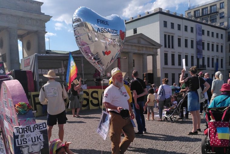 Assange extradição manifestação Alemanha Berlim