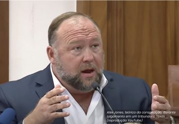 Alex Jones teórico conspiração condenado EUA