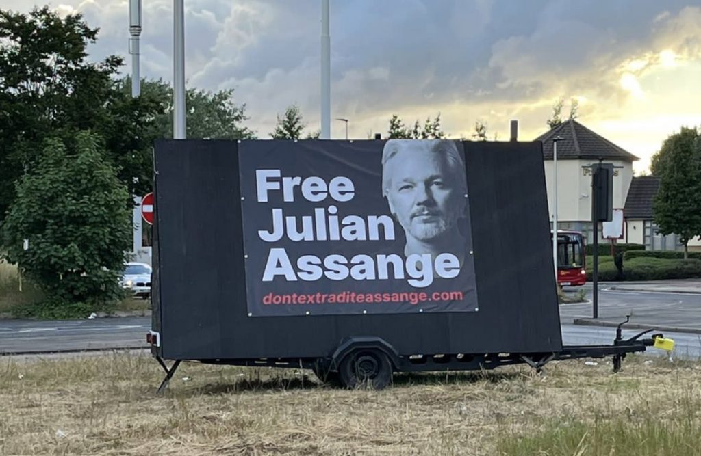 Julian Assange cartaz penitenciária Belmarsh Reino Unido Londres Liberdade de imprensa Wikileaks