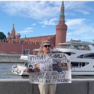 Marina Ovsyannikova jornalista russa Rússia Ucrânia guerra protesto Moscou