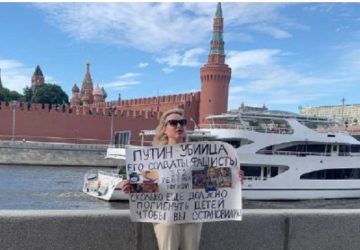 Marina Ovsyannikova jornalista russa Rússia Ucrânia guerra protesto Moscou