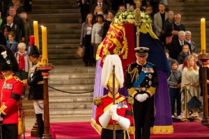 Rei Charles mídia britânica morte rainha Elizabeth II funeral