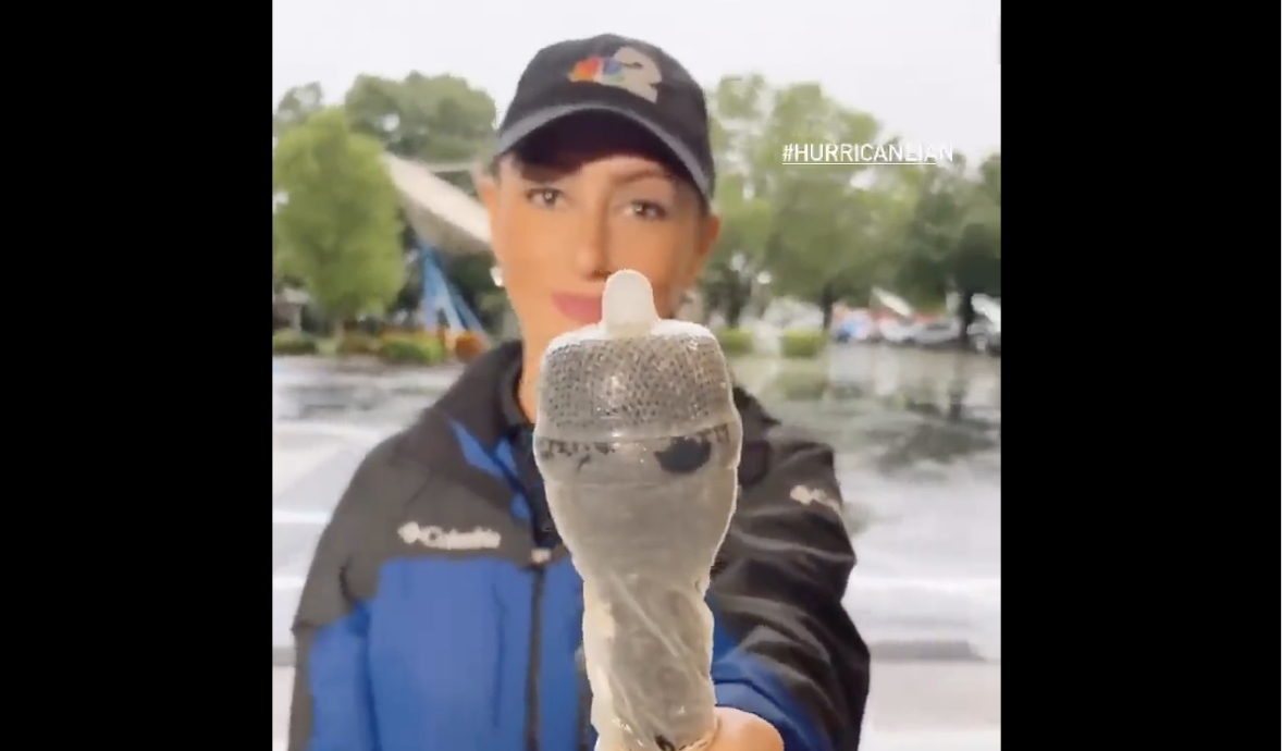 NBC furacão Ian repórter NBC preservativo microfone