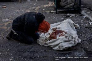 Guerra Ucrânia prêmio fotografia pessoa chorando Rússia invasão