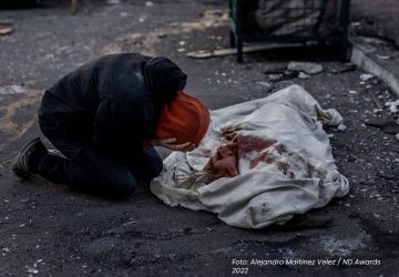 Guerra Ucrânia prêmio fotografia pessoa chorando Rússia invasão