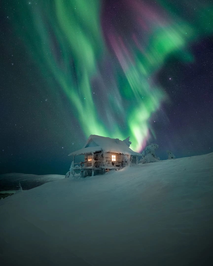 Vídeo mostra cores e formas de aurora boreal brilhante na Islândia