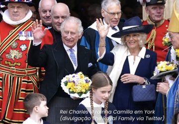 Rei Charles III rainha Camilla em York coroação na TV monarquia realeza