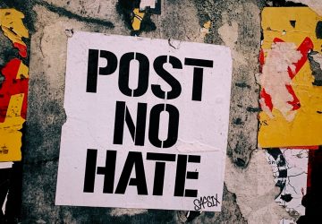 Discurso de ódio racismo redes sociais Buffalo Chrischurch regulamentação