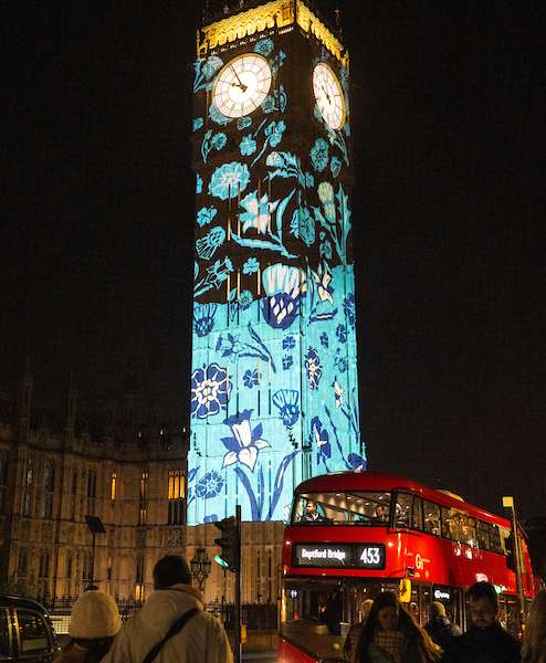 Em Londres a torre do Big Ben foi iluminada com projeções para celebrar a coroação do rei Charles III e da rainha Camilla