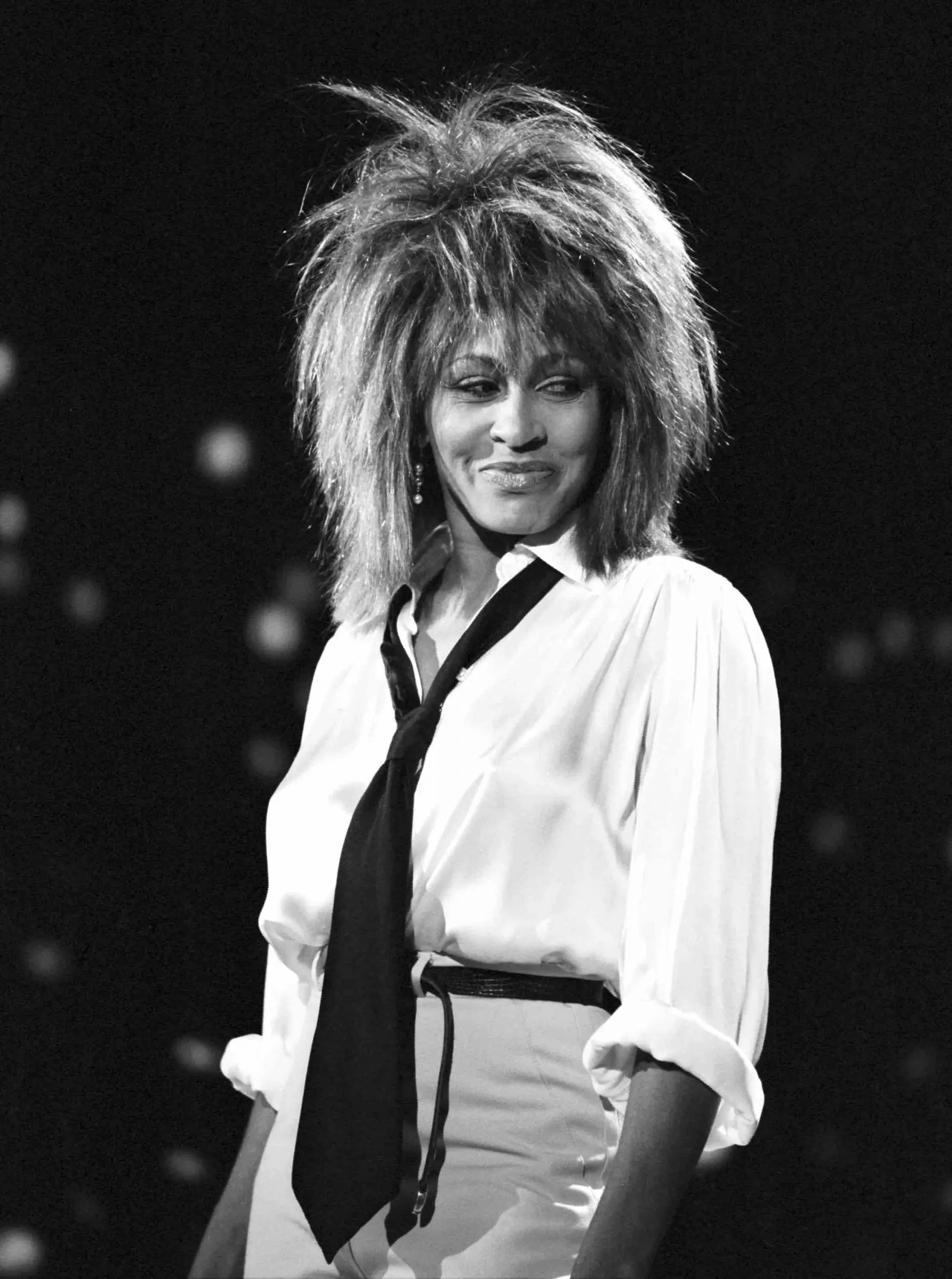 Tina Turner se apresenta em show de TV em Los Angeles em 1984