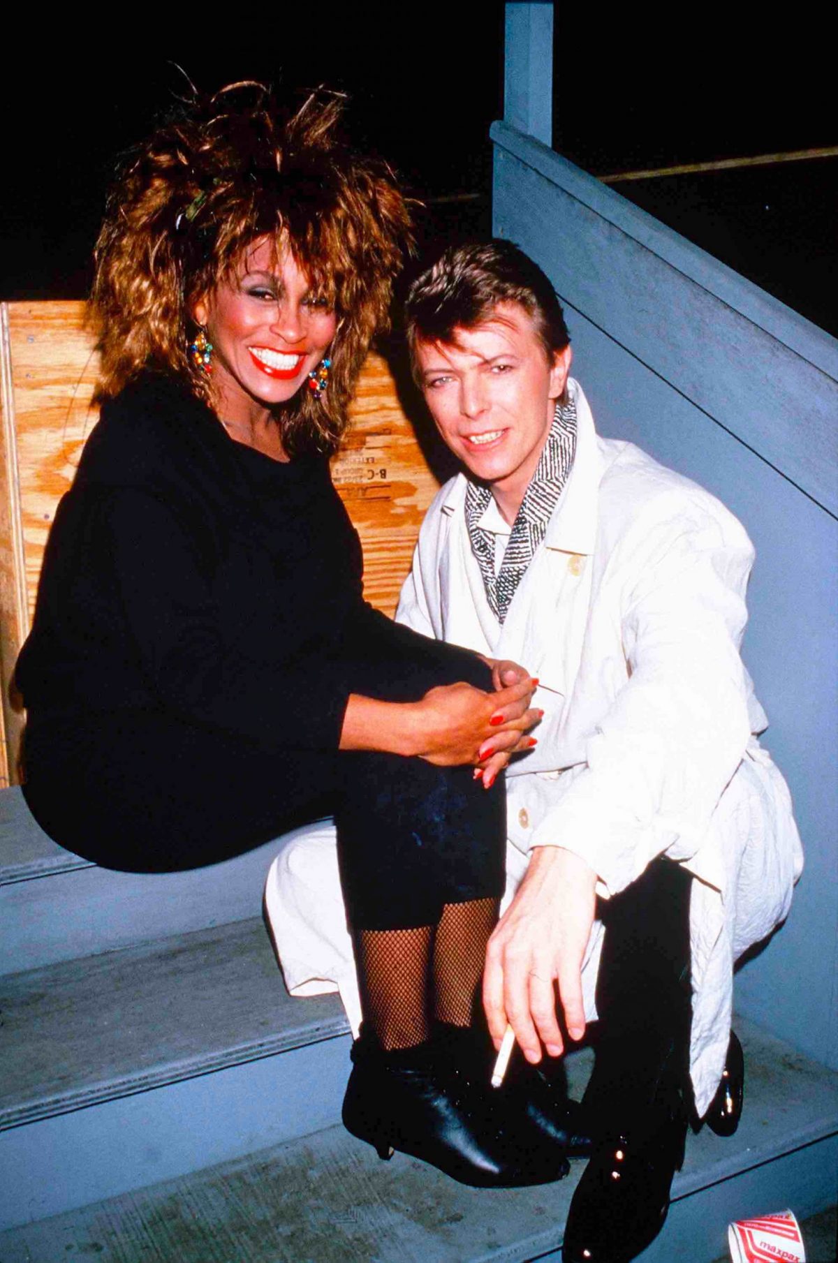 Tina Turner e David Bowie juntos nos bastidores do Birmingham NEC