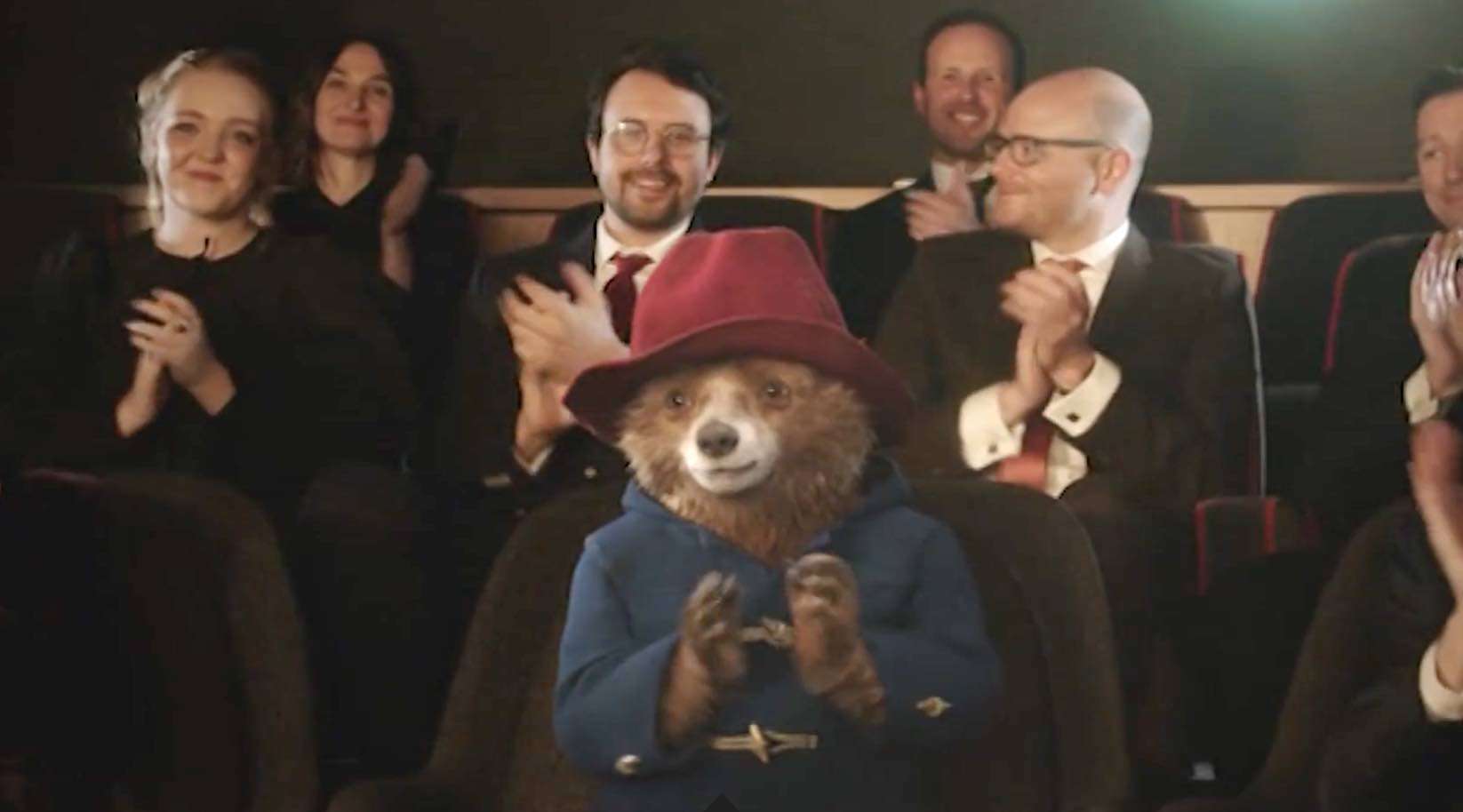 Ursinho Paddington estava na plateia do prêmio Bafta quando o vídeo em que contracenou com a rainha Elizabeth II no Jubileu de Platina foi anunciado como momento mais memorável da TV britânica em 2022