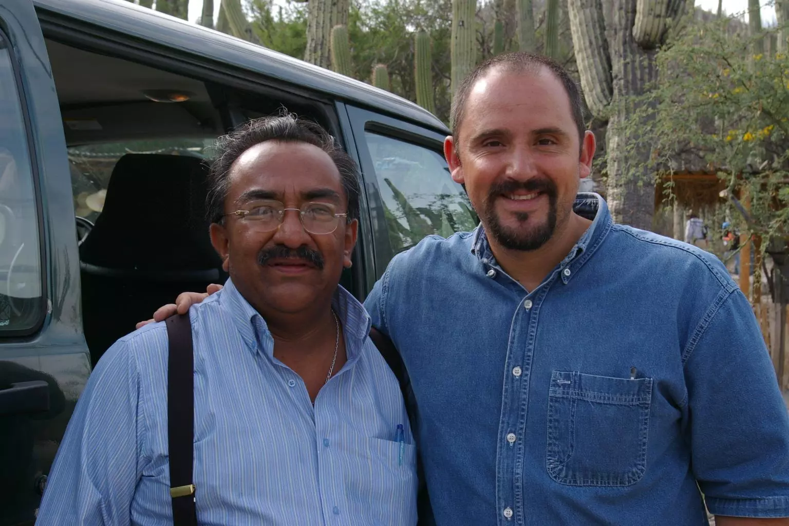 jornalista Marco Aurelio Ramírez Hernández (esquerda), ao lado de colega, no México; repórter foi executado ao sair de casa