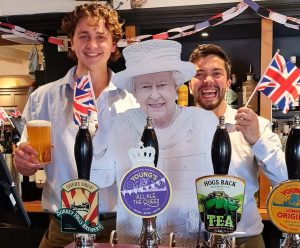 Pub Rainha Elizabeth jubileu monarquia realeza Reino Unido