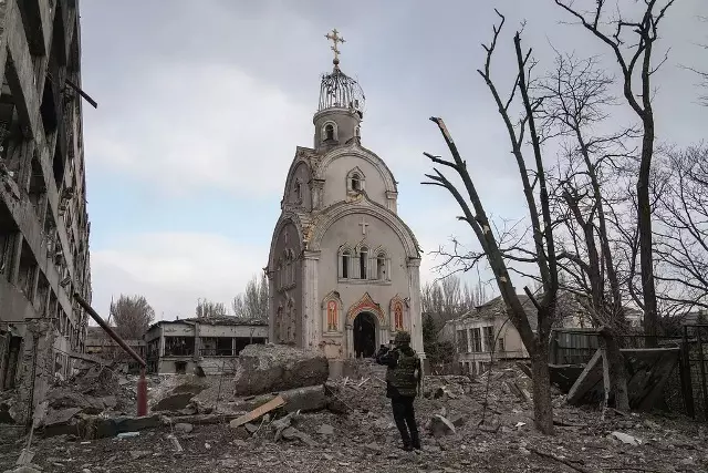 Foto de igreja com escombros ao redor é uma das vencedoras do prêmio de fotografia ética World Report Award Ucrânia