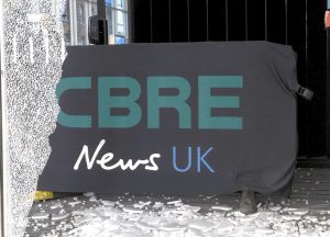 News UK Times The Sun sede vidros quebrados imprensa mudança climática heatwave