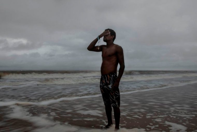 Brasileiro premiado fotografia ética prêmio de fotografia concurso de fotografia meio ambiente mudança climática Atafona erosão do mar