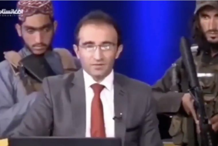 Afeganistão Talibã um 1 ano liberdade de imprensa jornalismo âncora TV soltados armados