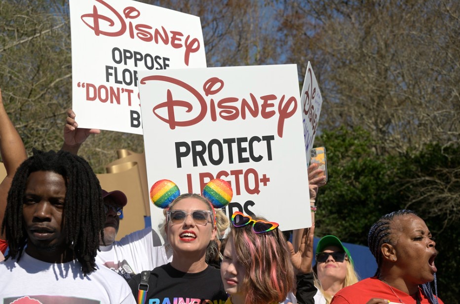Disney, protesto LGBT, lei Don't Say Gay Florida