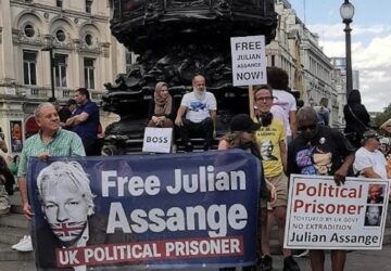 Manifestantes em Londres em protesto sobre o caso de Julian Assange