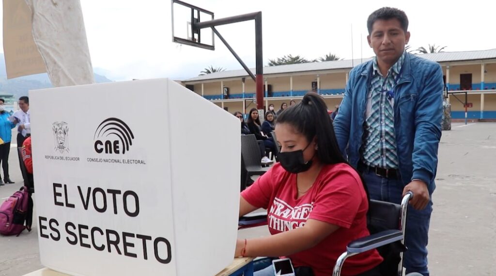 Eleições no Equador acontecem em clima de insegurança para a imprensa