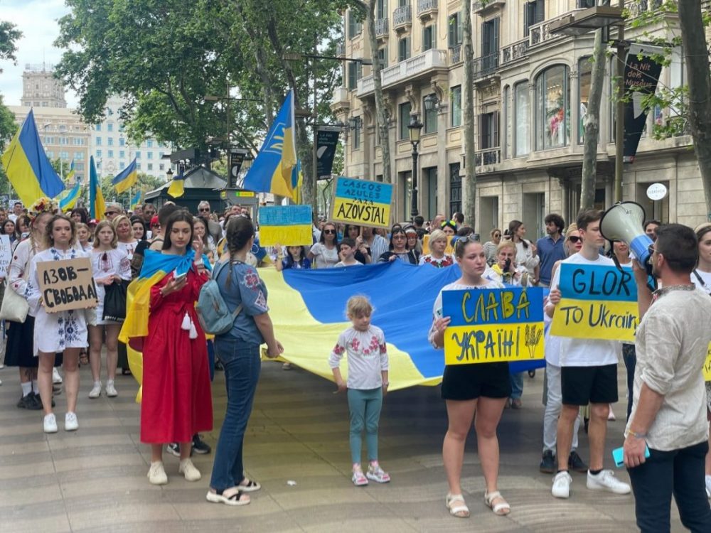Manifestação Pesquisa opinião guerra Ucrânia YouGov Rússia Barcelona Espanha