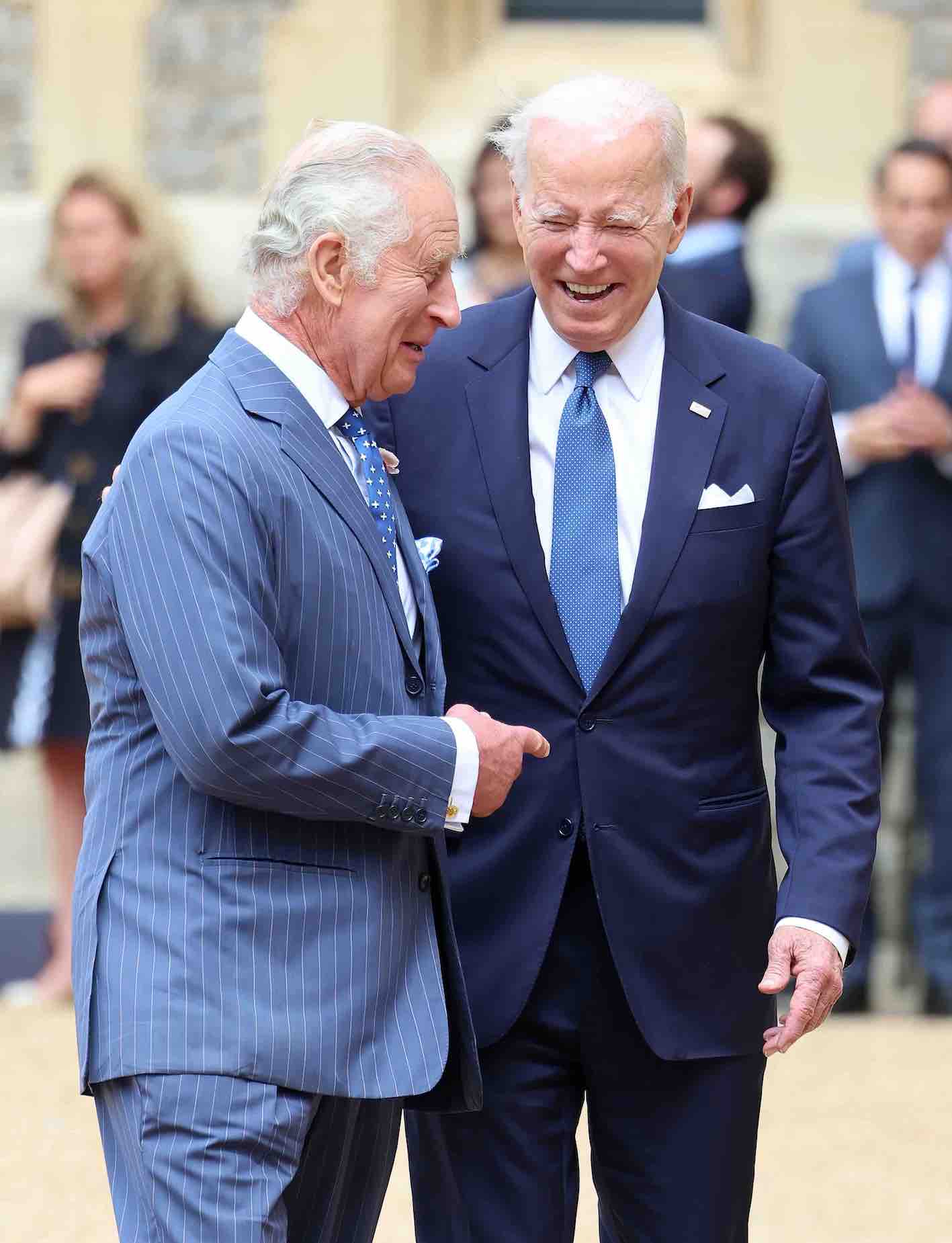 Rei Charles III cumprimenta Presidente Biden, dos Estados Unidos, no Castelo de Windsor