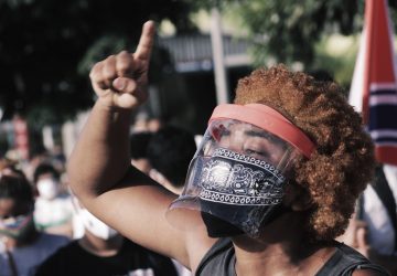 Mulher em protesto Polarização política Brasil