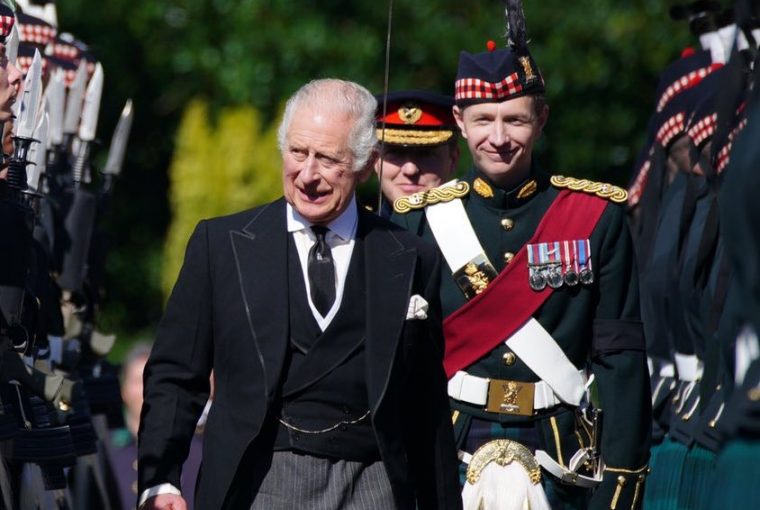 rei Charles popularidade pesquisa monarquia britânica morte Rainha Elizabeth