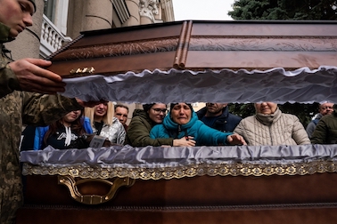 Funeral de soldado na guerra da Ucrânia 