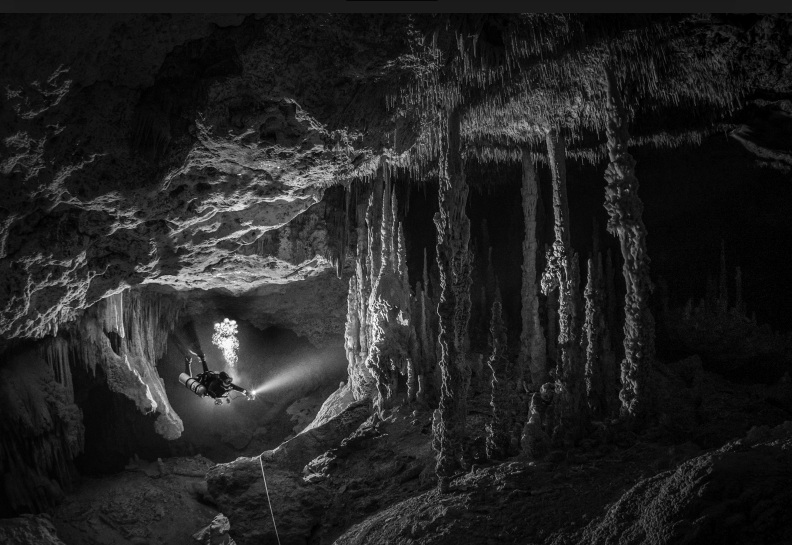 mergulhador na caverna prêmio de fotografia concurso de fotografia fotografia do oceano fotógrafo do oceano Ocean Photography Awards México