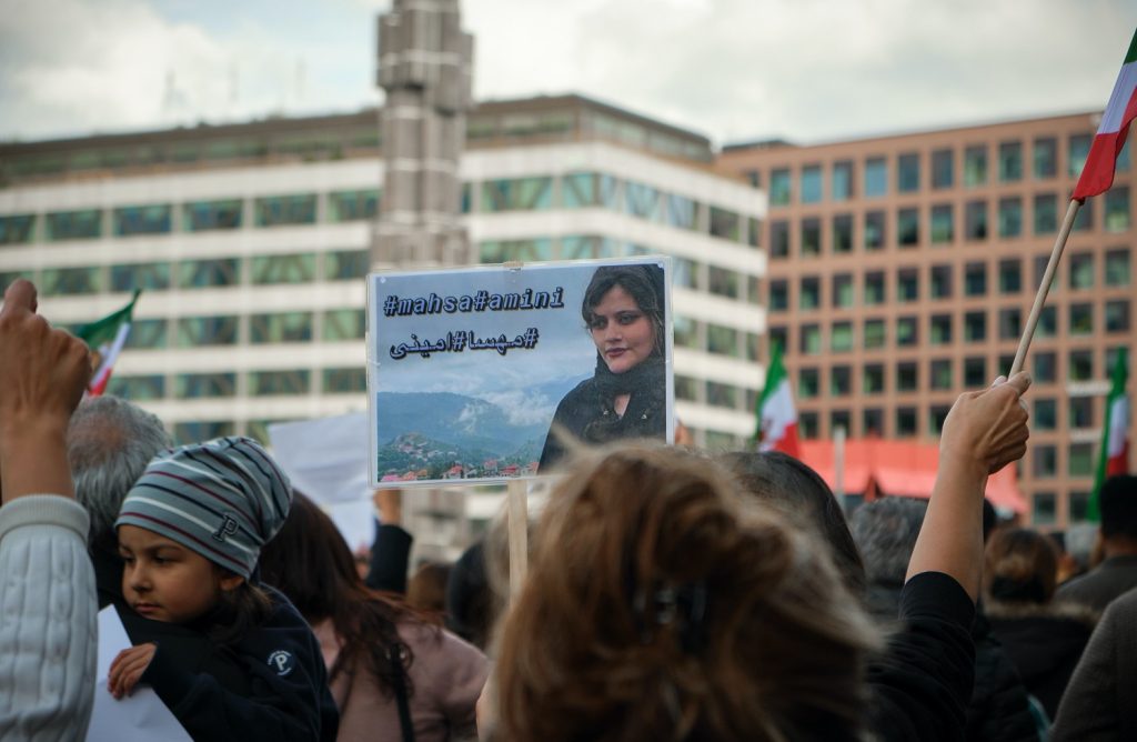 Protesto na Suécia contra a morte da iraniana Mahsa Amini
