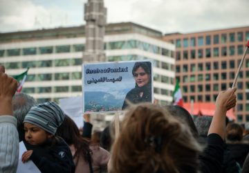 Protesto na Suécia contra a morte da iraniana Mahsa Amini