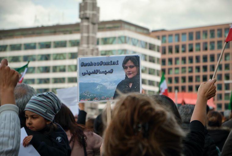 Protesto na Suécia contra a morte da iraniana Mahsa Amini