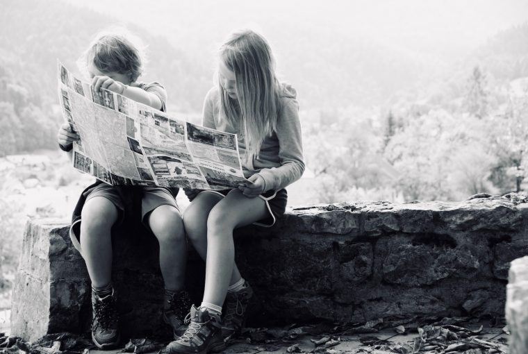 Children reading newspaper journalism Brazil