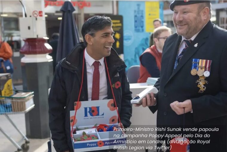 Primeiro-Ministro Rishi Sunak vende papoula na campanha Poppy Appeal pelo Dia do Armistício em Londres