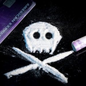 caveira-dinheiro-drogas ilícitas - guerra contra drogas - narcotráfico