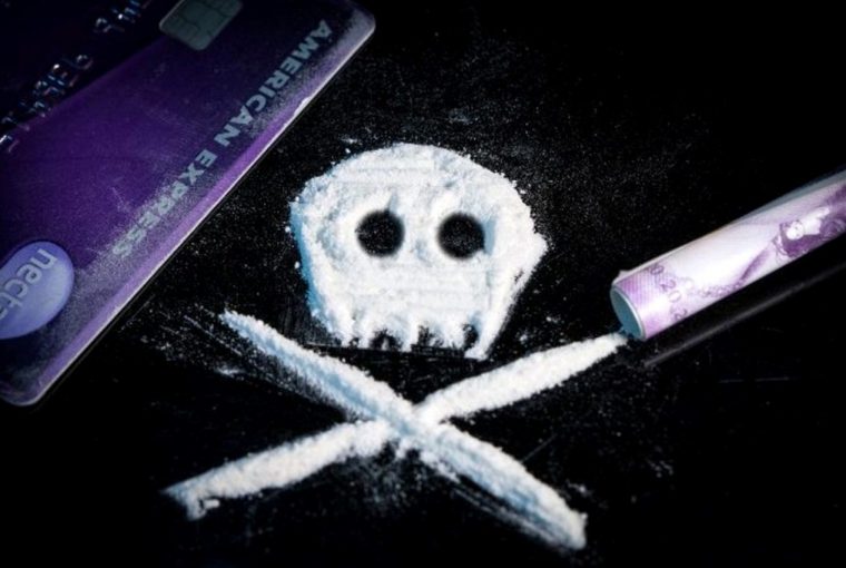 caveira-dinheiro-drogas ilícitas - guerra contra drogas - narcotráfico