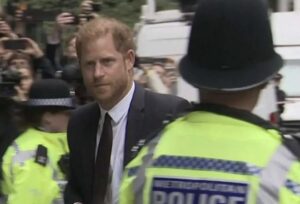 Príncipe Harry no julgamento do processo contra tabloide Mirror em Londres