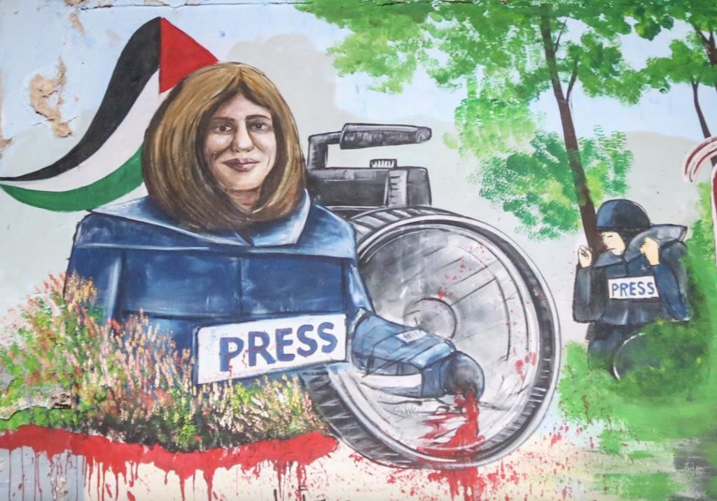 Mural Shireen Abu Akleh jornalistas mortos 2022 relatório