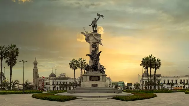 praça bolognesi fotografia de monumentos Peru