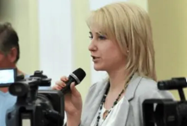 Jornalista Ekaterina Duntsova tenta concorrer à presidência sucedendo Vladimir Putin na Rússia