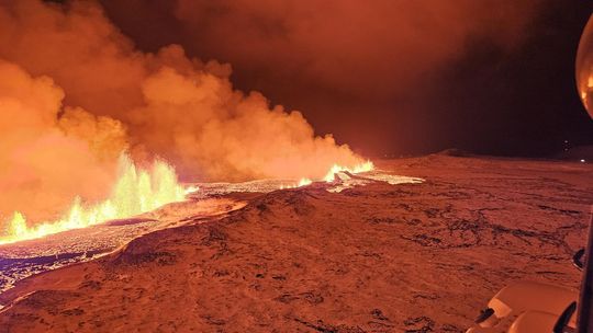Vulcão na Islândia começa erupção