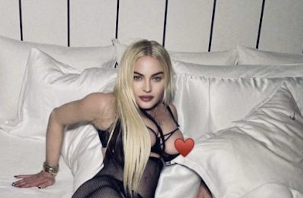 Madonna seio nu Instagram Facebook free the nipple